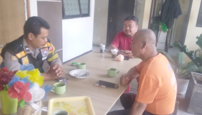 Antisipasi Gangguan Kamtibmas Bhabinkamtibmas Kelurahan Sukarasa Polsek Sukasari Lakukan Giat Patroli Dialogis dan Himbauan Kamtibmas Jelang Pilkada 2024