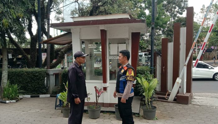 Menjaga Kondusifitas Kamtibmas, Bhabinkamtibmas Polsek Sukajadi Melaksanakan Giat Sambang dan Binkamsa