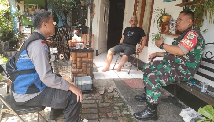 Patroli Dialogis Bhabinkamtibmas Arjuna Polsek Cicendo Polrestabes Bandung Sambangi Warga