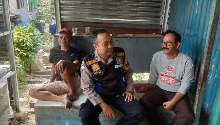 Jaga Kamtibmas Bhabinkamtibmas Pajajaran Polsek Cicendo Polrestabes Bandung Sambangi Warga