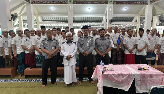 Tausiah Ustadz Abdurrahman Al-Banjari Ajak Warga Binaan Tingkatkan Iman dan Cinta kepada Nabi