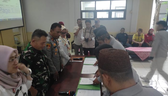 Pastikan Pilkada Lancar, Kapolsek Bandung Kidul Menghadiri Rapat Pleno Rekapitulasi Daftar Pemilih Sementara Hasil Perbaikan (DPSHP) di Aula Kantor Kecamatan Bandung Kidul