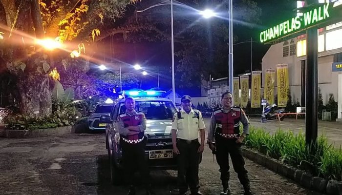 Personel Sabhara Polsek Coblong Melaksanakan POLRI PRESISI Pelayanan Masyarkat Quick Respon Strong Point