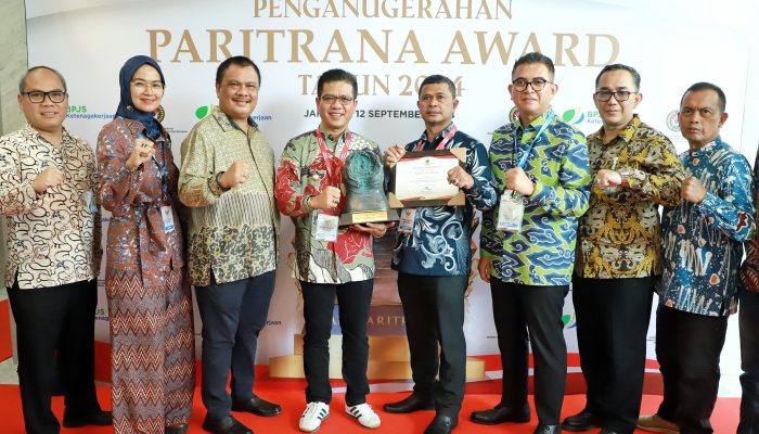 Bedas! Bupati Dadang Supriatna Raih Anugerah Paritrana Award 2024 dari Presiden Jokowi Karena Berikan BPJS Ketenagakerjaan Gratis