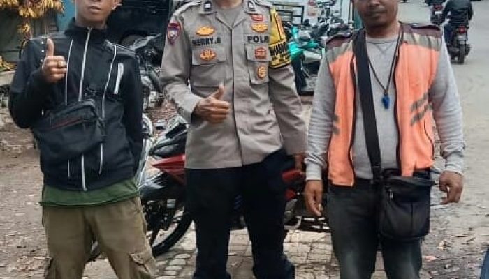 Bhabinkamtibmas giat patroli dialogis di wilayah binaannya