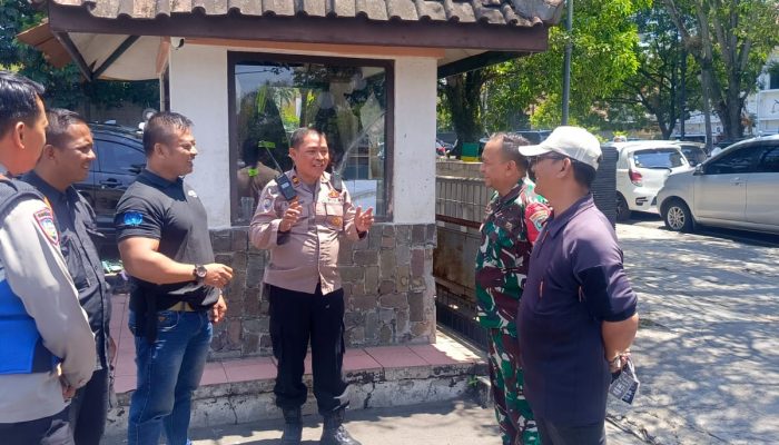 Bhabinkamtibmas melaksanakan Penyuluhan kepada warga di Wilayah hukum Polsek Bandung Wetan