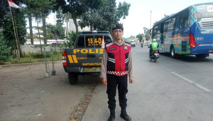 Personil Unit QR Samapta Polsek Babakan Ciparay Laksanakan Gatur Lalulintas Sore Di Jl Soekarno Hatta Kota Bandung