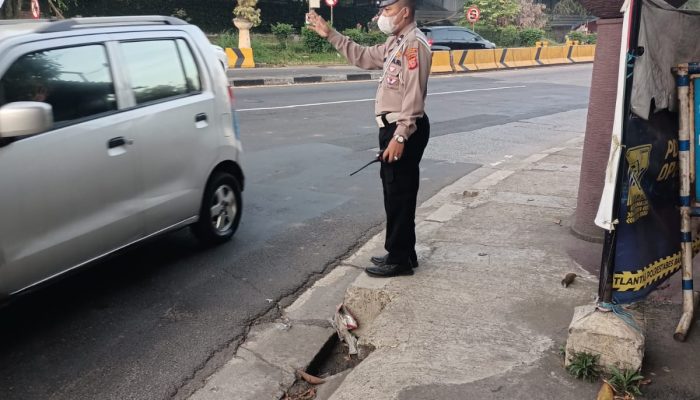 Libur long week end,personel lantas polsek bandung kidul melaksanakan pengaturan lalu lintas