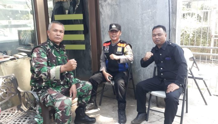 Cooling System Bhabinkamtibmas Polsek Sukajadi dan Babinsa TNI Waspadai Situasi Kamtibmas Melalui Sambang Dialogis