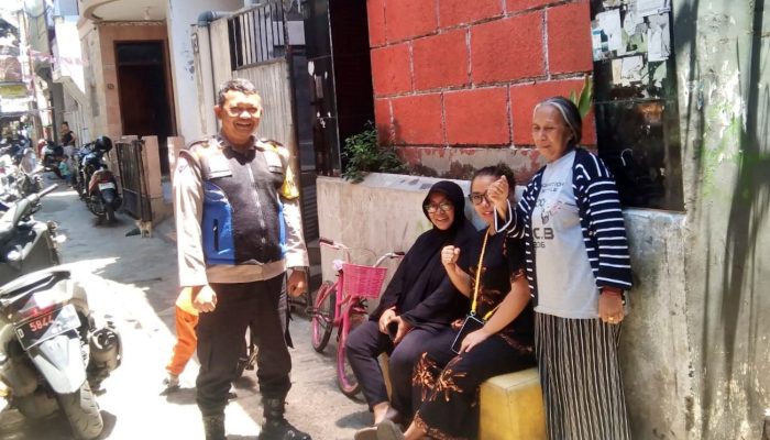 Bhabinkamtibmas Polsek Astanaanyar Pererat Silaturahmi Dengan Warga Melalui Kegiatan Sambang