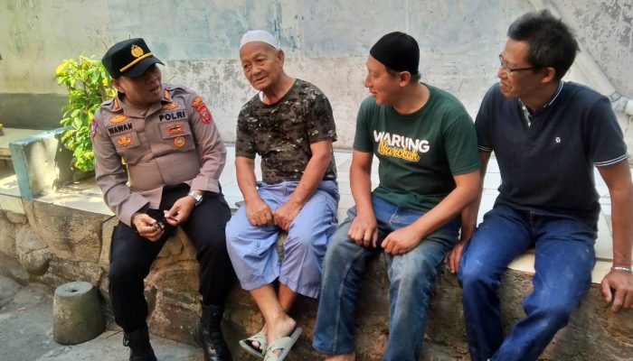 Sampaikan Himbauan Kamtibmas Melalui Kegiatan Cooling System, Kanit Binmas Polsek Astanaanyar Ajak Warga Wujudkan Pilkada 2024 Aman dan Damai