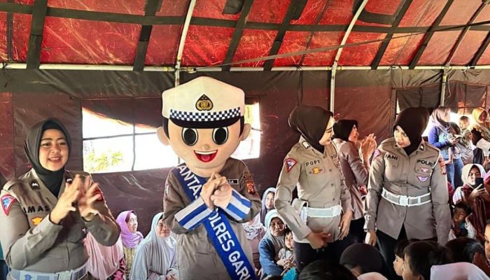 Polres Garut Berikan Trauma Healing Kepada Warga Korban Gempa