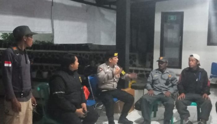 Polres Garut Lakukan Patroli di Rumah Warga yang Terdampak Gempa Bumi