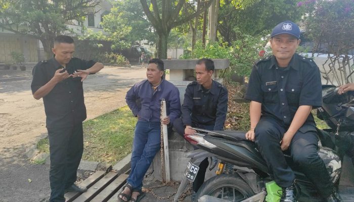 Polisi RW Polsek Bandung Kidul Sambangi Warga Siang Hari sampaikan pesan kamtibmas