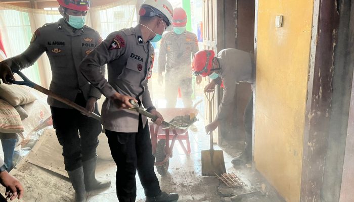 Polres Garut Kembali lakukan Pembersihan Puing bekas Gempa Dan Pendampingan Pendataan