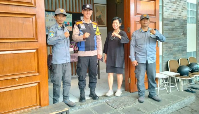 Bhabinkamtibmas Polsek Sukajadi Sambangi Gereja, Himbau Kamtibmas