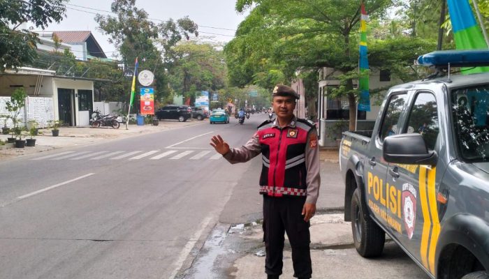 Pelayanan masyarakat siang hari oleh unit samapta Polsek Arcamanik