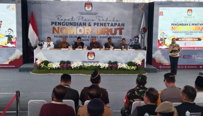 Sukses | Konferensi Pers KPU Kabupaten Bandung Membahas Hasil Pengundian dan Penetapan No Urut Paslon Bupati dan Wakil Bupati Bandung 2024