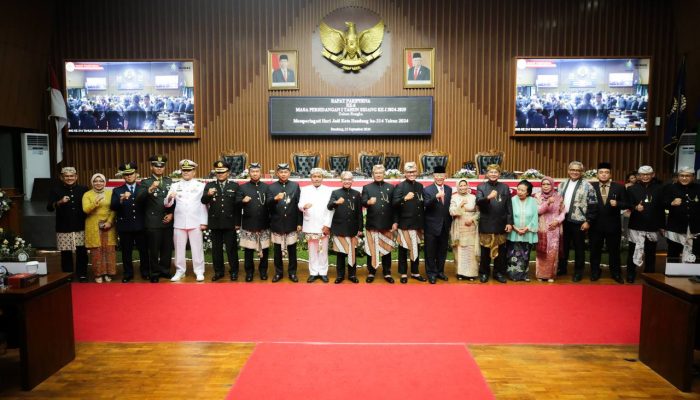 Rapat Paripurna HJKB ke-214, Pj Wali Kota: Mari Berkolaborasi Wujudkan Bandung Maju Berkelanjutan