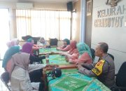 Anggota  Polsek Bojongloa kidul memberikan Himbauan Kamtibmas kepada Warga Masyarakat