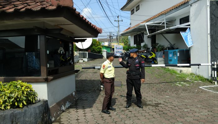 Ingatkan Kamtibmas, Brimob Polda Jabar  Laksanakan Patroli Perhotelan 