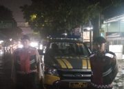 Jaga Kamtibmas Malam Hari Unit Patroli QR 18.4.C Polsek Cicendo Polrestabes Bandung Laksanakan Blue Light Patrol