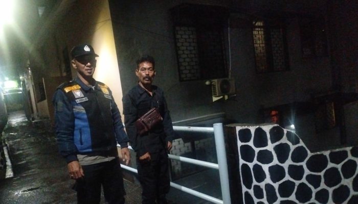 Bhabinkamtibmas Polsek Sukajadi Siaga, Cek Debit Air Pasca Hujan Deras di Kewilayahan