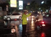 Cegah Kemacetan Polsek Kiaracondong Lakukan Pengaturan Di malam Hari