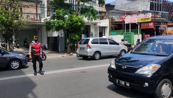 Cipta Kamseltibcarlantas Kondusif siang, Unit Samapta Polsek Lengkong pelayanan masyarakat pengaturan arus lalin