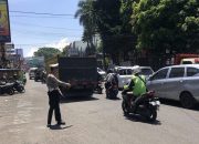 Jajaran Unit Lalulintas Polsek Sukasari Lakukan Giat Pengaturan Arus Lalulintas Siang Hari