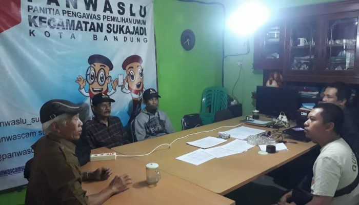 Intelkam Polsek Sukajadi Giat Sambang Dialogis di Kantor PPK Kec. Sukajadi Dalam Rangka Menciptakan Situasi Aman Jelang Pilkada 2024