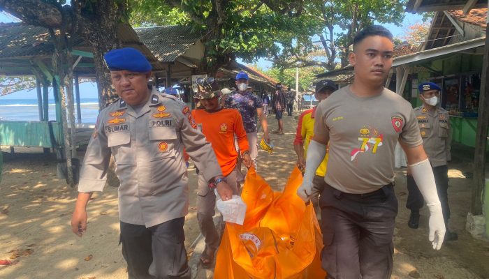 Polsek Pameungpeuk Cek TKP Temu Mayat