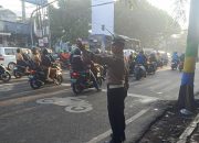 Bantu Masyarakat Pengguna Jalan Unit Lantas Polsek Andir Lakukan Pelayanan Pagi Dengan Pengaturan Arus Lalin di Beberapa Titik Rawan Macet