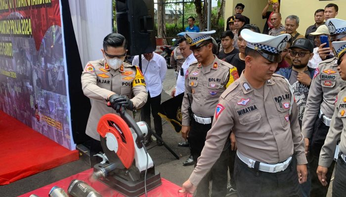 Polres Garut Musnahkan Ribuan Botol Miras Dan Knalpot Tidak Standar Hasil Operasi Penyakit Masyarakat Tahun 2024