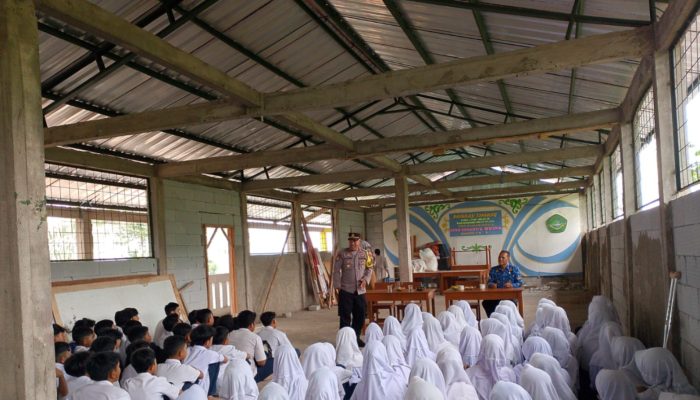 Kapolsek Singajaya Berikan Pembinaan dan Penyuluhan Kepada Siswa Mts Insan nul Husna