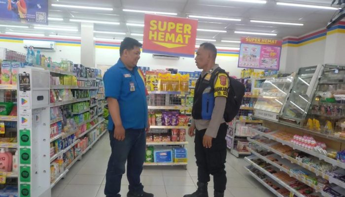 Bhabinkamtibmas Sambangi karyawan Minimarket Indomaret