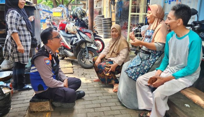 Sambang Warga, Bhabinkamtibmas Polsek Astanaanyar Jalin Silaturahmi dan Komunikasi