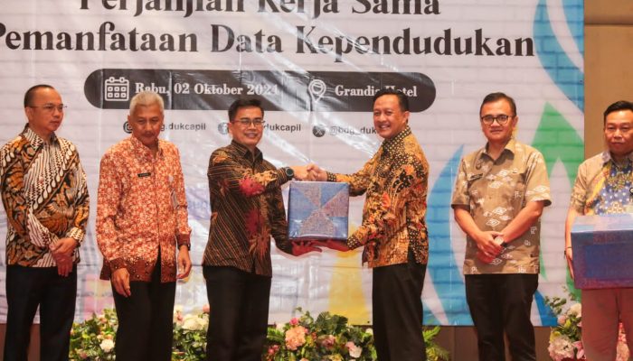 Pemkot Bandung Teken Perjanjian Kerja Sama Pemanfaatan Data Kependudukan dengan 17 Lembaga