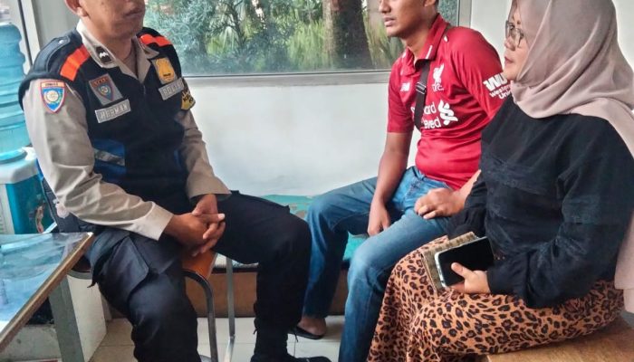 Bhabinkamtibmas Polsek Sukajadi Sambangi Masyarakat Guna Cipta Kondisi Jelang Pemilukada 2024