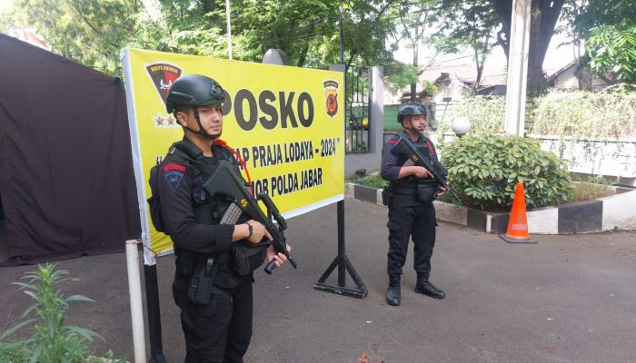 Pengamanan KPU dan Bawaslu Wujud Bakti Brimob Kepada Masyarakat 