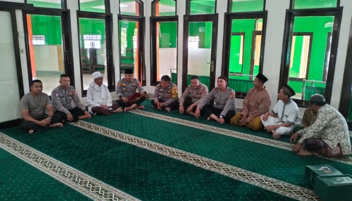 Kanit Binmas Polsek Bandung Kidul Sambangi tokoh agama,tokoh masyarakat dan Tokoh pemuda di Mesjid Baitul makmur