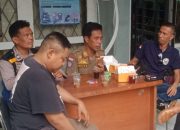 Bhabinkamtibmas melaksanakan giat door to door ke warga binaan sesuai kelurahan di Wilkum Polsek Andir