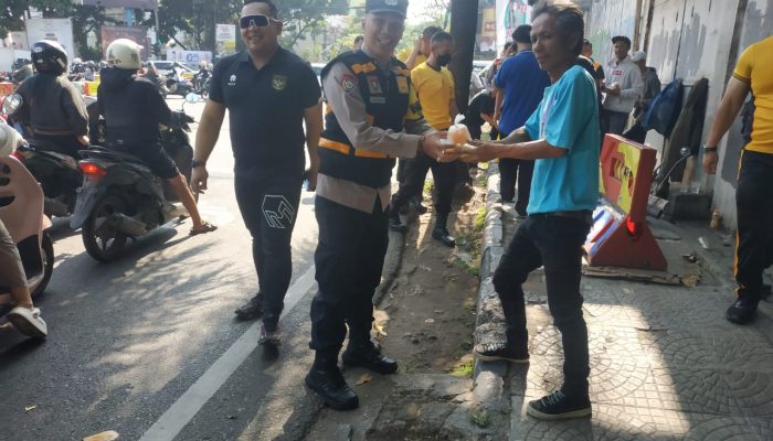 Jum’at Berbagi Polsek Andir Tingkatkan Kepedulian Kepada Sesama