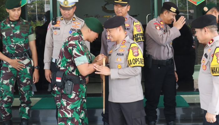 HUT TNI ke-79, Kapolres Lebak Berikan Kejutan dan Ucapan ke Jajaran TNI di Wilayah Lebak