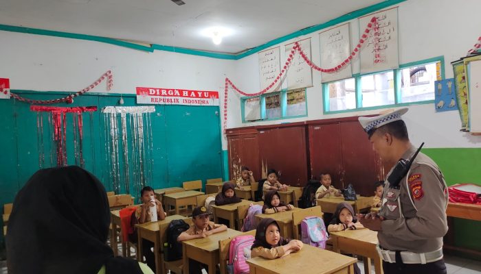 Polisi Sahabat Anak, Sat Lantas Polres Garut Berikan Sosialisasi Tertib Lalu Lintas