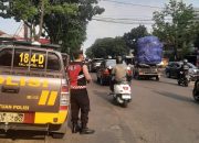 Unit Lantas Polsek Kiaracondong Polrestabes Bandung Laksanakan Pengawasan dan Pengaturan Lalulintas di Sore Hari