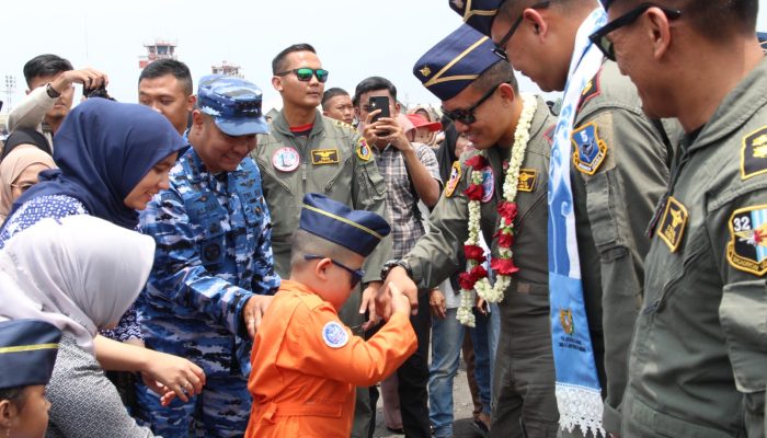 OPEN BASE LANUD HUSEIN, WARGA BANDUNG ANTUSIAS KUNJUNGI ALUTSISTA TNI