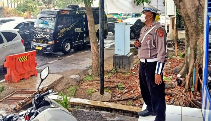 Ciptakan Ketertiban dan Kelancaran Lalulintas Sore, Unit Lantas Polsek Astanaanyar Gelar Gatur Lalulintas