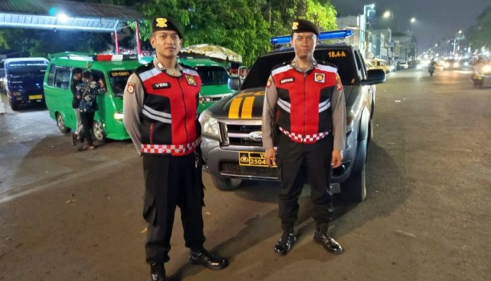 Personil Unit Samapta Polsek Astanaanyar Gelar Strong Point Antisipasi Gangguan Keamanan Malam Hari