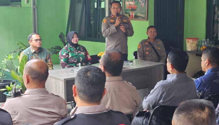 Polsek Kiaracondong Bersama Jajaran Kecamatan Datangi Koramil 0618-05 , Ucapkan HUT TNI Ke 79 Tahun 2024